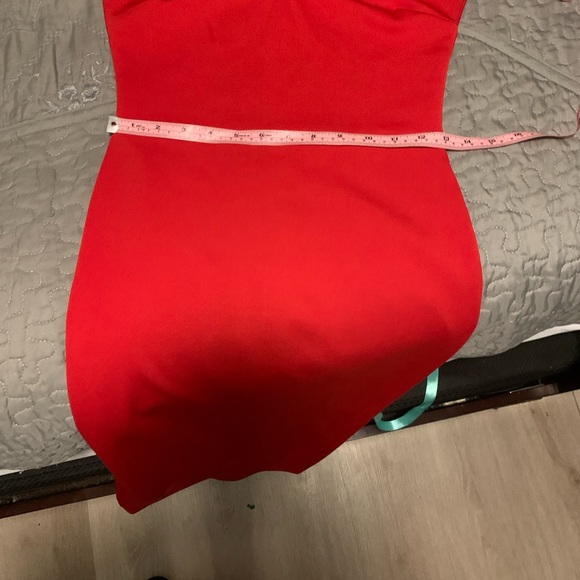 Asos Off-Shoulder Red Midi Dress with Sleek Silhouette - Picture 6 of 7